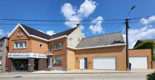 BEZOEK OP AFSPRAAK BEL 0488.85.81.84 In hartje Sint- Maria-Lierde bevindt zich dit uniek Handelspand met mogelijkheid tot woonst en mooie grote...