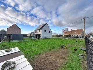 <p>Bouwrijp perceel bouwgrond, gelegen in een rustige en landelijke omgeving, nabij diverse faciliteiten.<br />Het perceel is geschikt voor een open bebouwing en heeft een perceelbreedte van 16 meter.<br />Dankzij de zuidgerichte oriëntatie geniet u de hele dag van optimale zoninval.</p>
<p>Een ideale opportuniteit voor wie rustig wil wonen met een vlotte bereikbaarheid.<br />Er is eveneens een gelijkaardig achterliggend perceel bouwgrond van 531 m² beschikbaar.</p>
<p>Dit perceel bouwgrond is te koop <strong>ZONDER makelaar</strong> via het concept van <strong>Smart Houses</strong>.<br />Wenst u verdere inlichtingen? Contacteer rechtstreeks de eigenaar via <strong>0497/87.86.67</strong>.</p>