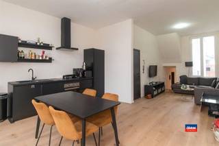 <p><span>HOBOKEN | GERENOVEERD APPARTEMENT OP DE 1STE VERDIEPING MET TWEE SLAAPKAMERS | EPC B |</span></p><p><span>Indeling als volgt : woonkamer met parket en open keuken - hal - 2 doorlopende slaapkamers (10m² &amp; 9m²) - badkamer met inloopdouche en toilet - technische ruimte |</span></p><p><span> </span></p><p><span>Extra troeven:</span></p><ul><li><span>Authentieke gevel</span></li><li><span>Gerenoveerd in 2019</span></li><li><span>Water, elektriciteit en gas zijn individueel</span></li><li><span>Extra bergruimte in grote gemeenschappelijke kelder</span></li><li><span>Het appartement is zeer gunstig gelegen nabij winkels, scholen en openbaar vervoer</span></li><li><span>Het appartement is momenteel verhuurd voor 937,12 euro per maand.</span></li></ul><p><span> </span></p>