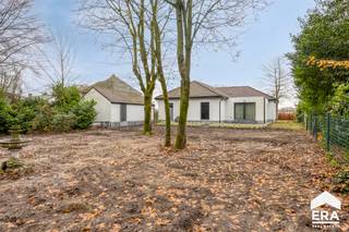 Volledig gerenoveerde gelijkvloerse woning in Achel op een groene locatie dicht bij de Nederlandse grens.De woning werd in 2024 volledig gerenoveerd,...