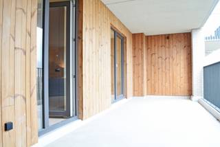 Project Ananda a créé pour vous un cadre de vie idéal composé de 3 résidences contemporaines, adaptées à vos besoins, dans un parc privé paysagé proche de toutes les commodités et à seulement 5 km du cœur de Bruxelles. Votre nouvelle maison a été construite avec les dernières techniques de construction et présente les meilleures performances énergétiques et une acoustique supérieure. Les résidents bénéficient donc d'une vue magnifique sur l'étang et la verdure.

La limite sud de la commune de Neder-over-Heembeek, où se trouve Ananda, longe le canal et forme la frontière avec les communes de Schaerbeek, Evere et Laeken. La Grand Place de Bruxelles est à 5 km, le Ring et l'autoroute A12 sont à 5 minutes. 

La résidence MAGNOLIA comprend 47 appartements avec une, deux ou trois chambres et 2 espaces commercial. Grâce à leur emplacement, les différents types d'appartements de la résidence Aralia bénéficient d'une lumière naturelle abondante. Les grandes fenêtres vous invitent à profiter des terrasses.

Intéressé ? Contactez-nous pour plus d'informations et/ou un rendez-vous à notre bureau sur place à info@altro-vastgoed.be ou appelez Silvia Di Taranto 0486/ 53 86 64
