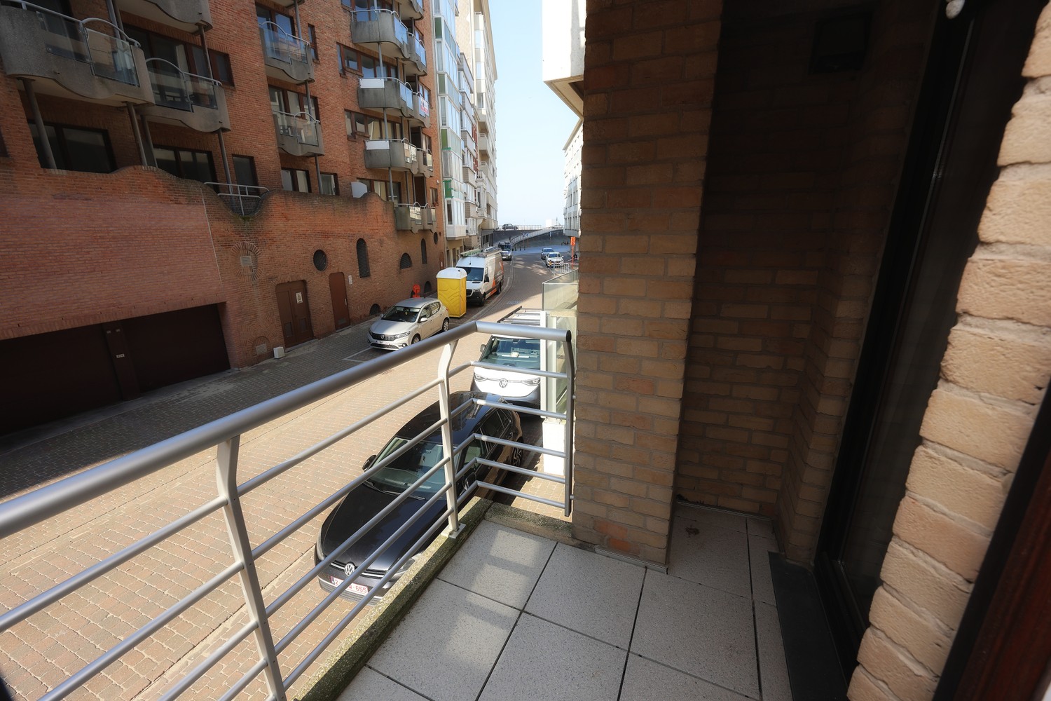 Ruim 2-slaapkamer appartement met riant zonneterras en staanplaats nabij de Zeedijk te Oostende-Mariakerke! - foto 5