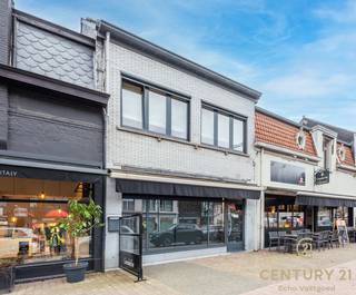 Handelszaak met woonst op topligging – een unieke combinatie van comfort en ondernemingsruimteDit veelzijdige pand biedt een interessante combinatie...