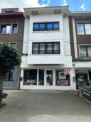 Veelzijdig handelshuis met tuin – ideaal voor horeca of winkelconceptAan het begin van één van de populaire winkel- en wandelstraten van de stad...