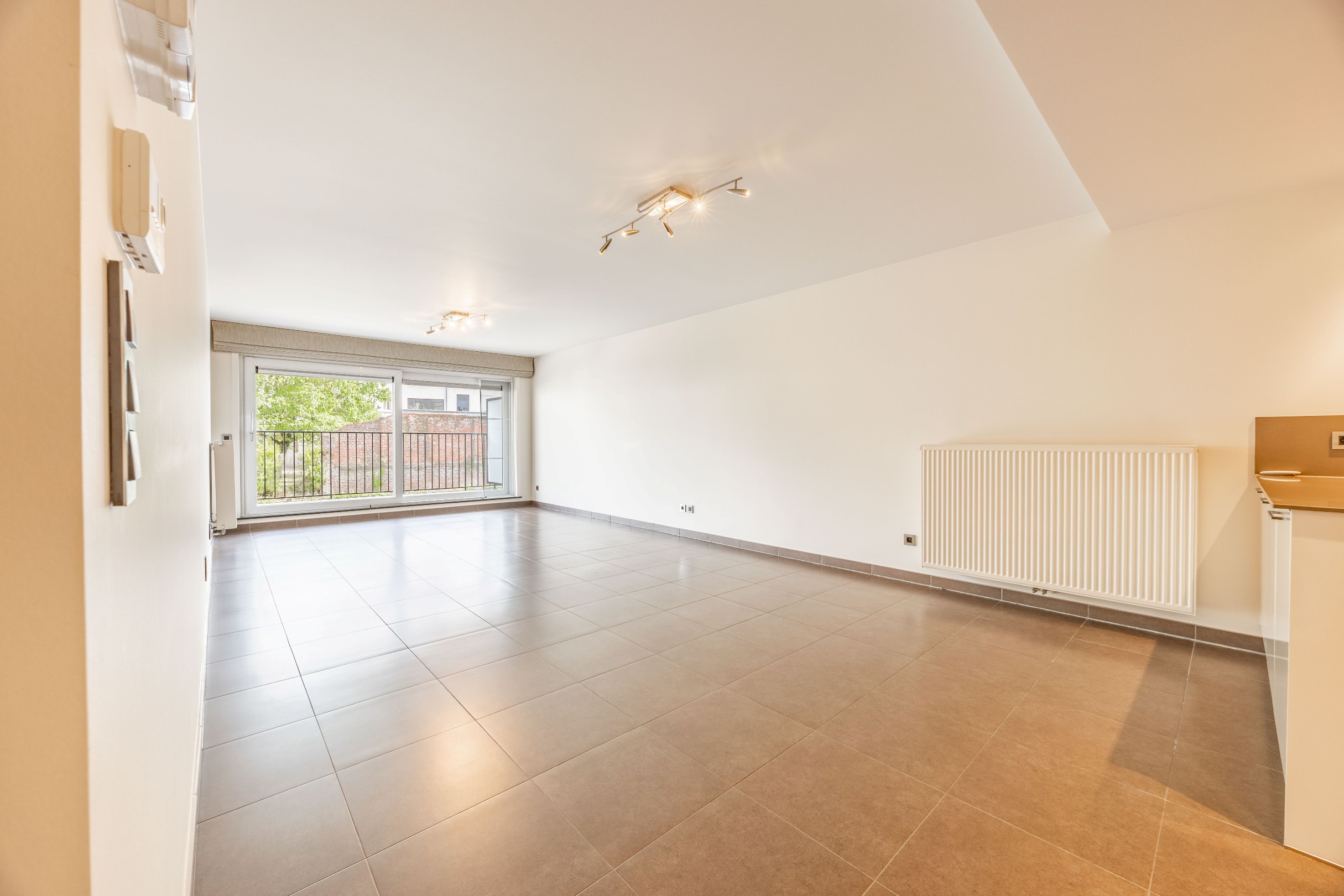 RECENT APPARTEMENT MET PRACHTIG ZONNETERRAS EN DUBBELE GARAGE - foto 3