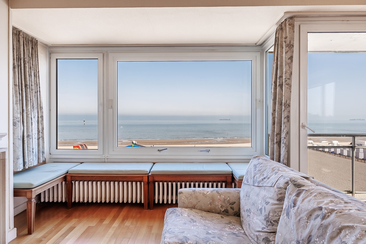 Groot hoekappartement van 165 m² op het Albertplein in hartje Zoute, frontaal zeezicht - foto 4