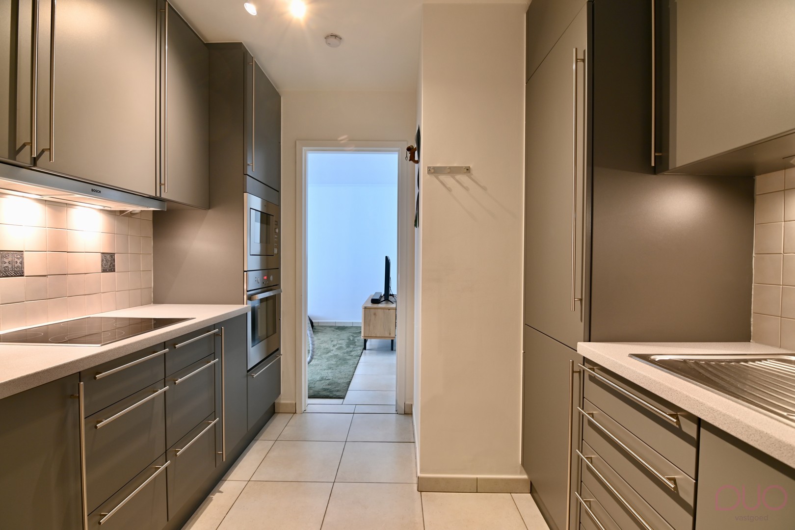 Instapklaar gelijkvloers appartement met 2 slaapkamers en garagebox op een toplocatie - foto 4