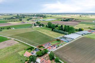 Te renoveren vrijstaande woning of bouwgrond op 1437 m² gelegen in het landelijke Meigem.De woning werd in 1965 gebouwd en bevindt zich volledig op...