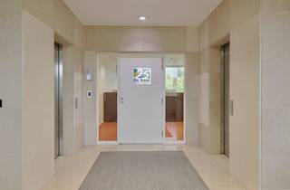 !! INVESTERINGSOPPORTUNITEIT !! Fantastisch gelegen verhuurde kantoorruimte met een totale oppervlakte van 1.598 m² te koop op slechts 2 min van de...