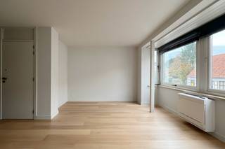 Deze opbrengsteigendom omvat twee ruime appartementen en een garage voor 3 auto's, ideaal voor investeerders die op zoek zijn naar een stabiele...