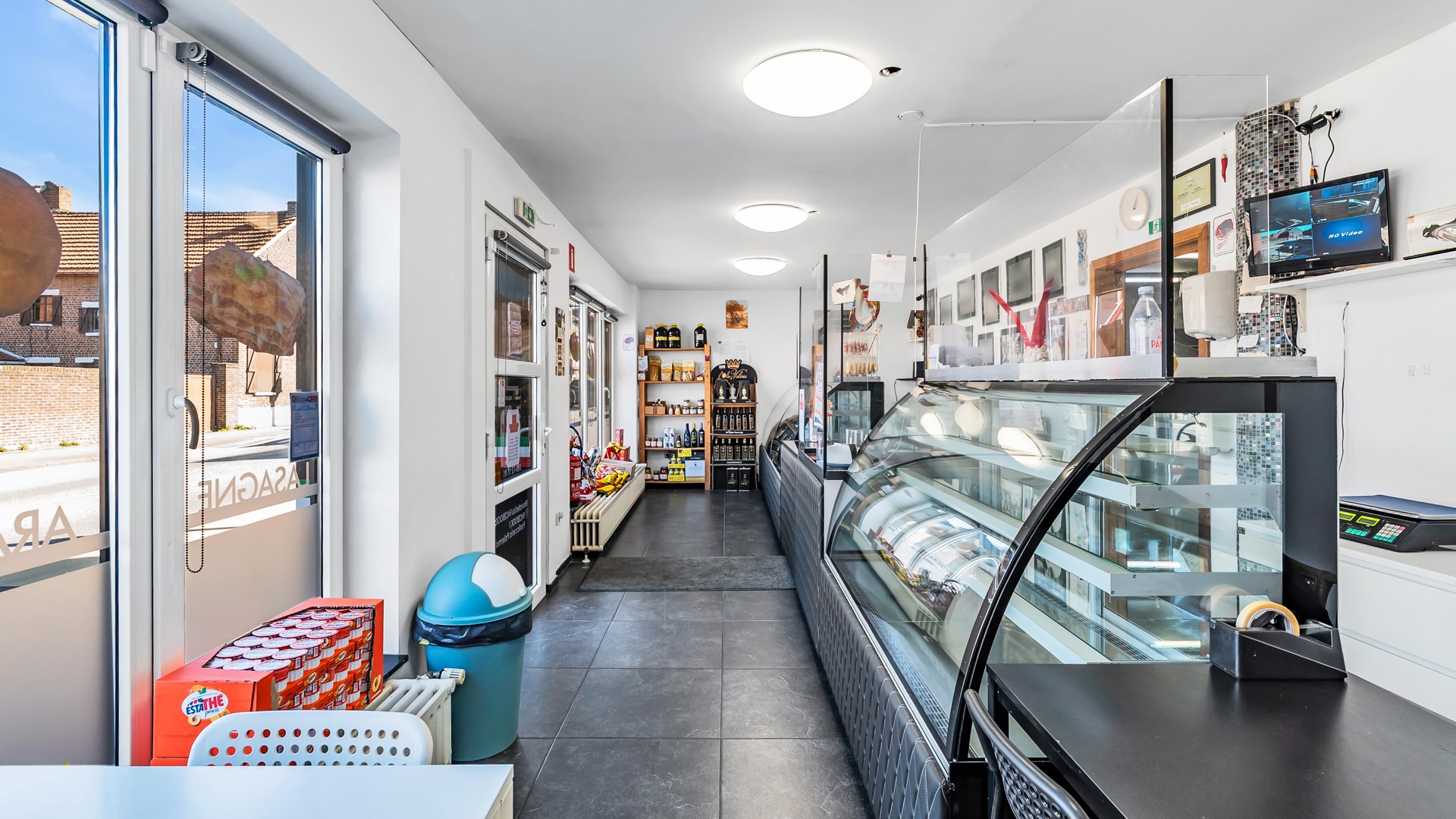 Wonen boven je zaak? Ontdek deze instapklare opportuniteit in het hart van Maasmechelen - foto 4