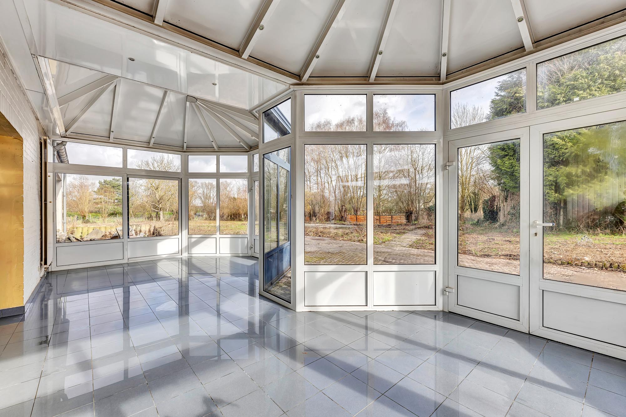 Te renoveren woning op uitzonderlijk perceel! - foto 2