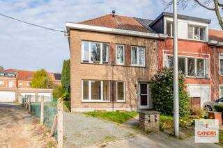 In deze doodlopende straat gelegen in een rustige en aangename woonwijk te Mariakerke bevindt zich deze interessante opbrengsteigendom met...