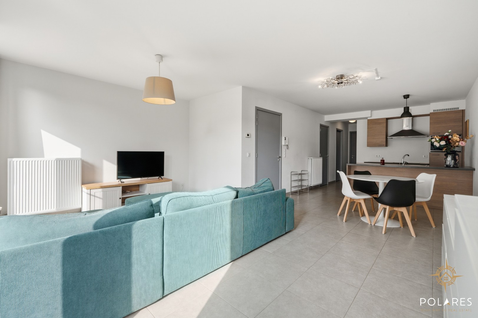 Lichtrijk twee slaapkamer appartement  met kelder en staanplaats - foto 5