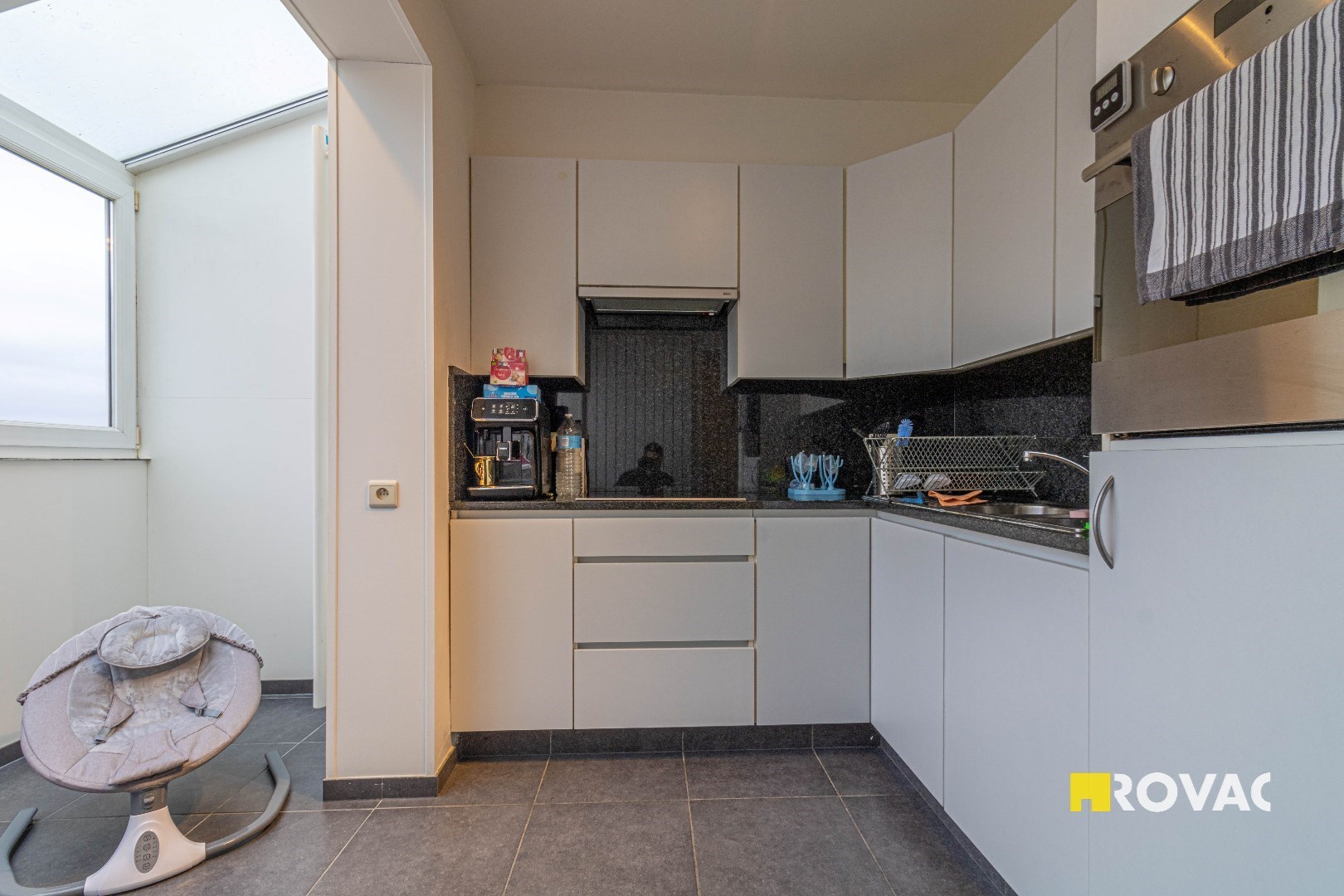 Zeer verzorgd éénslaapkamer appartement met zeer ruim terras nabij het centrum van Roeselare - foto 4