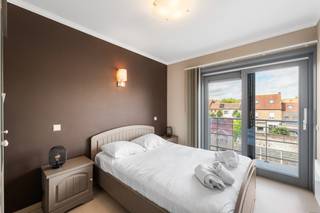 te koop: verzorgde 2 slaapkamer appartement in de Arsenaalstraat, Nieuwpoort.
<p> </p>

<p>Dit appartement ligt in het hart van Nieuwpoort, op wandelafstand van winkels, horeca en de gezellige jachthaven. De ligging biedt een ideale combinatie van rust en bereikbaarheid. Het pand is geschikt voor wie op zoek is naar een compacte woonoplossing of een tweede verblijf aan de Belgische kust. Dankzij de centrale locatie geniet u van alle voorzieningen binnen handbereik.</p>

<p> </p>

<p>Het appartement voldoet ook al aan de normen voor vakantieverhuur.<br />Bijhorend bij dit appartement is er een berging en mogelijkheid tot aankoop van een afgesloten overdekte parkeerplaats.</p>

<p> </p>

<p>Troeven:<br />- Centrale ligging in Nieuwpoort.<br />- 2 slaapkamers<br />- mogelijkheid tot parkeerplaats ( 25.000€)<br />- Ideaal als tweede verblijf/ vakantieverhuur<br />- parkeerplaats inbegrepen</p>

<p> </p>

<p>Neem vandaag nog contact op met uw ERA-makelaar Sylvie Pelgrim<br />sylvie@eraservimo.be of +32496 07 82 10</p>

<p> </p>

<p>JOUW DROOMAPPARTEMENT. ZO GEVONDEN!</p>