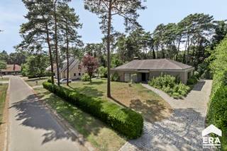 Bent u op zoek naar rust, ruimte en comfort op één niveau? Dan is deze gelijkvloerse woning in de groene Fazantendreef te Balen precies wat u...