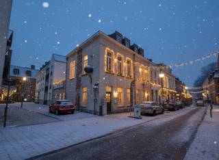 Op te frissen exclusief kantoor hoekpand te koop op een boogscheut van Kasteel de Warande te Turnhout Centrum. Totale oppervlakte 400m² verdeeld...