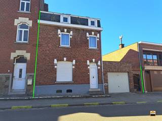 Te renoveren halfopen bebouwing met garage in het hart van BorgloonOp zoek naar een woning die je volledig naar eigen smaak kan inrichten?Deze...
