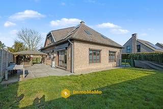 Ruime open bebouwing met 6 slaapkamers, garage en grote tuin te koop in Zelzate!In de Hans Kochlaan 54 te Zelzate vindt u deze ruime open bebouwing...