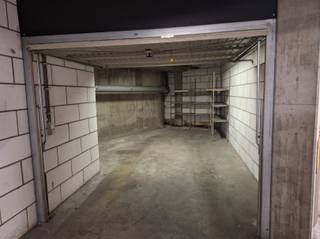 Garagebox in afgesloten parkeercomplex vlakbij de Grote Markt.Onbepaalde duurAfstandsbediening inrijpoort (kant Collegestraat) : ...