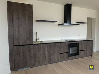 <p><span>Superbe appartement d'une chambre à Borgerhout</span></p><p><span> </span></p><p><span>Situé dans un bâtiment en briques au cœur de Borgerhout, cet appartement modernisé offre un espace de vie élégant et confortable avec tout ce dont vous avez besoin. </span></p><p><span> </span></p><p><span>L'espace de vie ouvert est doté de magnifiques planchers en bois qui s'étendent de la salle de séjour à la cuisine, créant un effet aéré et moderne. La cuisine est équipée d'un meuble de cuisine intégré en bois foncé avec des façades noires et une hotte aspirante de haute qualité. </span></p><p><span> </span></p><p><span>La chambre à coucher est bien proportionnée et donne accès à un charmant balcon d'où l'on peut admirer la vue sur Borgerhout. C'est un endroit idéal pour se détendre.</span></p><p><span> </span></p><p><span>La salle de bains est moderne et présente des finitions de haute qualité avec un élégant carrelage mural en marbre gris, une douche à l'italienne avec paroi en verre et un élégant meuble-lavabo en bois. Un radiateur sèche-serviettes ajoute un confort supplémentaire.</span></p><p><span> </span></p><p><span>L'appartement bénéficie d'une lumière naturelle abondante grâce à ses nombreuses fenêtres et à son balcon, ce qui garantit une atmosphère de quartier authentique avec le confort moderne.</span></p><p><span> </span></p><p><span>Un appartement idéal pour quelqu'un qui cherche un lieu de vie élégant et pratique dans un quartier calme.</span></p>