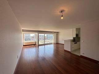 Mooi appartement met twee slaapkamers en een prachtig zicht over de jachthaven van Oostende. Het appartement heeft een ruime woonkamer van 45m²...