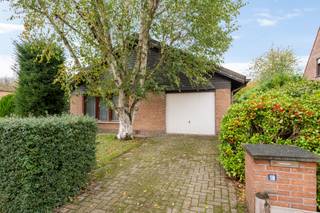 Gelijkvloerse woning met onderhoudsvriendelijke tuin, gelegen op een fantastische locatie te Kalmthout-centrum! De woning bevindt zich op het...