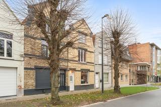 Roeselare : Unieke rijwoning met karakter, atelier en instapklare studio – op 500 m van het centrumIn het hart van de stad, op wandelafstand van het...