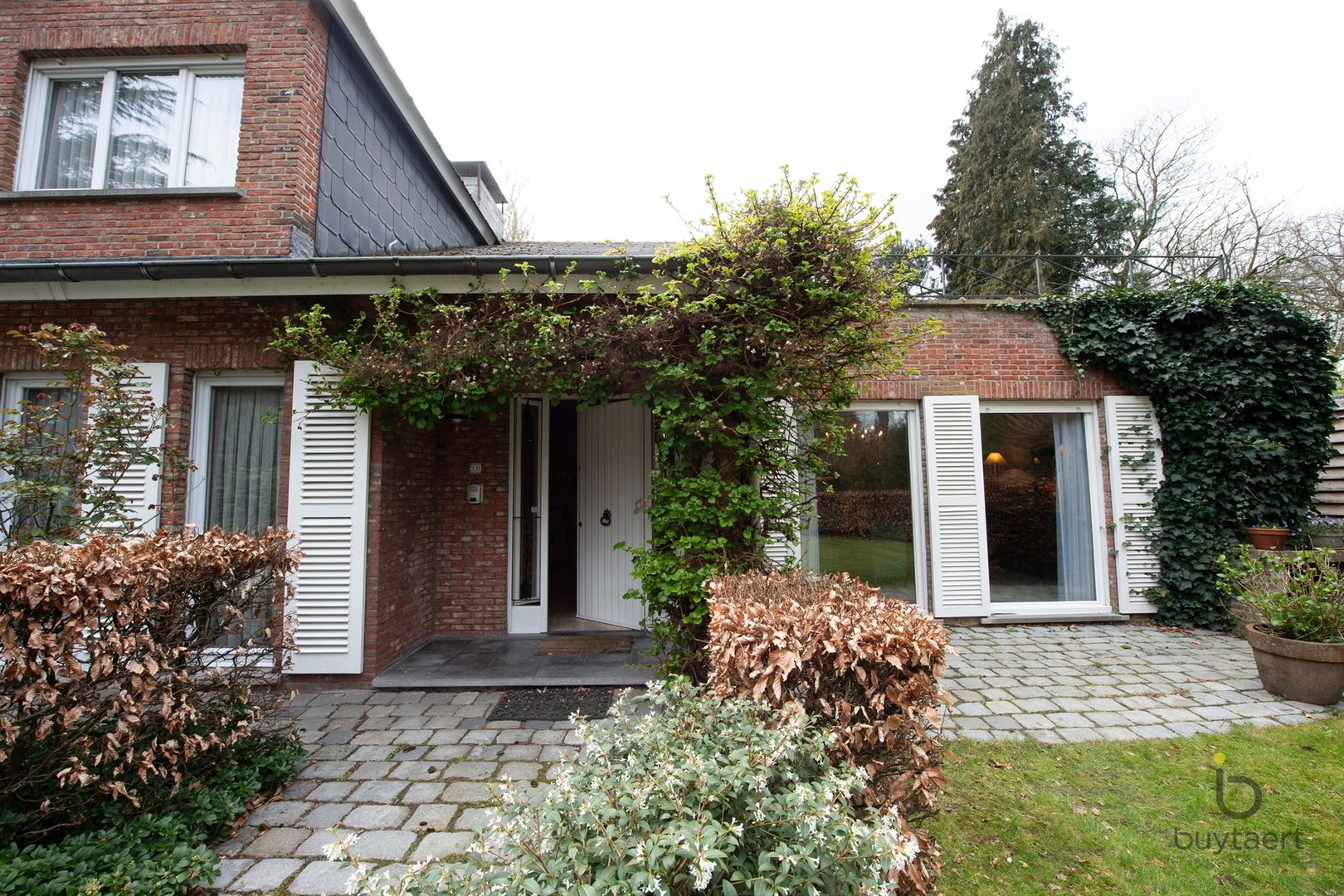 RUIMTE, LICHT ÉN RUST: GEZELLIGE FAMILIEWONING MET 5 SLAAPKAMERS MIDDEN IN HET GROEN! - foto 2