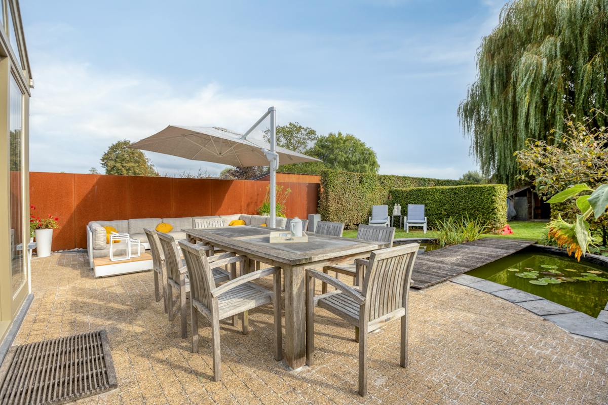 Karaktervolle woning met ruime leefruimtes en prachtige tuin - foto 2