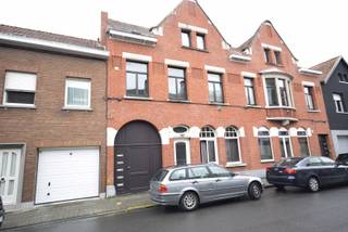 HOF VAN 'T HENNEKEN 23/4 - ROESELAREKnus gelijkvloers appartement op wandelafstand van de Grote Markt met volledig heraangelegd terras.Het...
