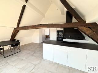 Prachtige duplex in de Mechelse binnenstadDit volledig gerenoveerde appartement bevindt zich op de tweede en derde verdieping van een mooi gebouw op...