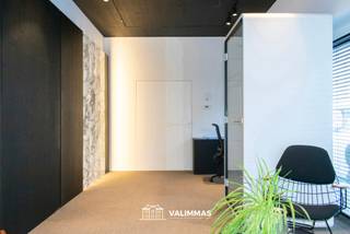 VALIMMAS verhuurt in het centrum van Asse deze bijzonder stijlvol ingerichte praktijk- of kantoorruimte, ± 75m² groot...  inkom en receptie...