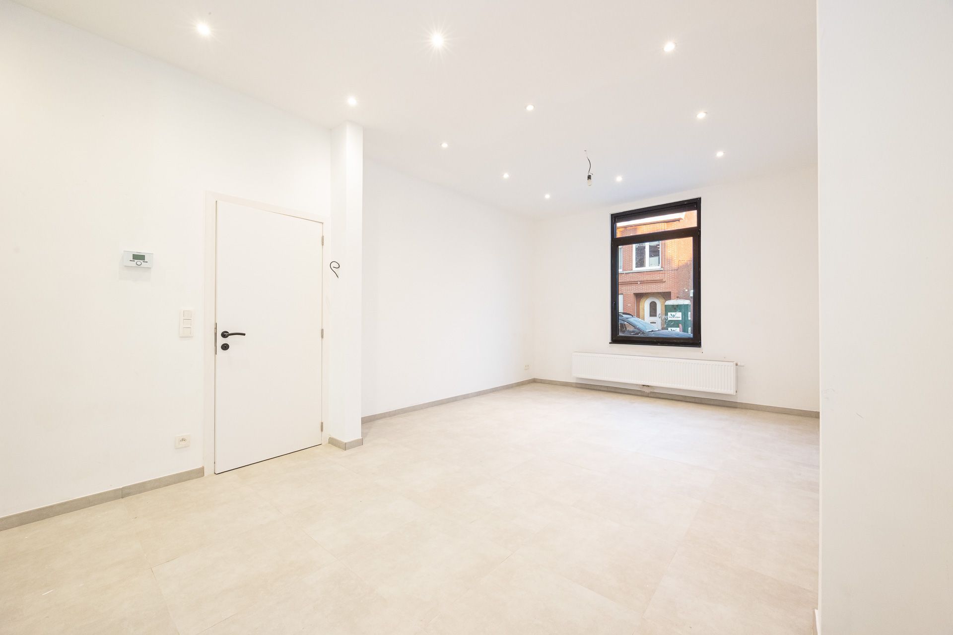 Gerenoveerde woning met ruime tuin. - foto 2