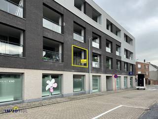 Idéalement situé dans le centre de Denderleeuw, à quelques pas de la gare et des commerces. Pour plus d’informations ou une visite, vous...