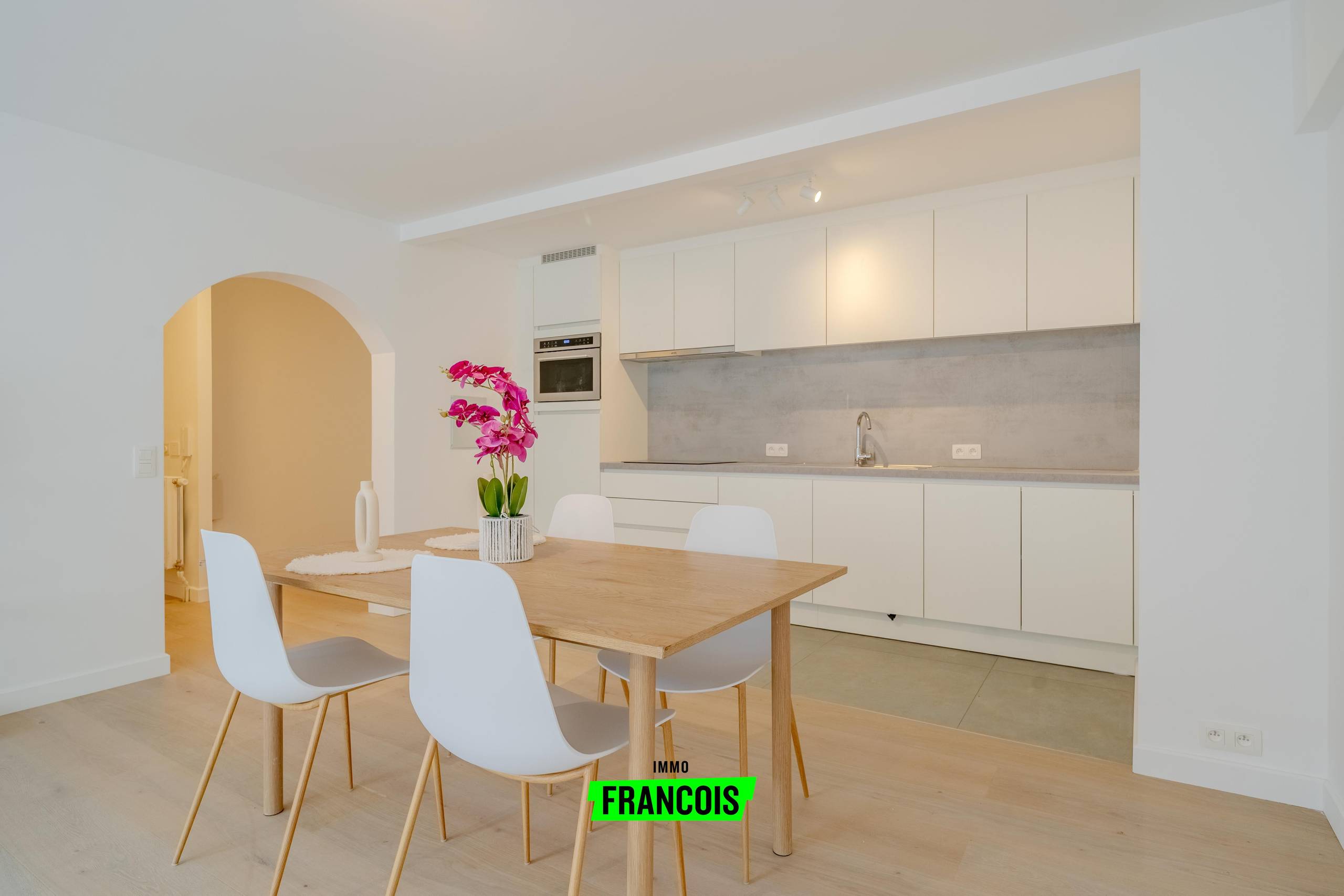 Stijlvol gerenoveerd appartement op topligging in Oostende te koop - foto 4