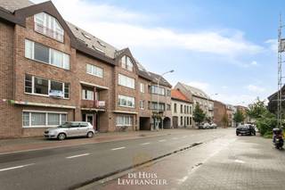 We vinden dit gelijkvloersappartement terug in het centrum van Walem met uitstekende verbinding naar Mechelen, Kontich en de E19 richting Antwerpen...