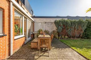 INDELINGBij het betreden van deze woning komt u in de inkomhal die toegang geeft tot de leefruimte en keuken. De woonkamer geeft dan toegang tot de...