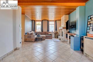Deze ruime en goed onderhouden woning is perfect voor wie op zoek is naar comfortabele woonruimte in combinatie met een zonnige tuin en...