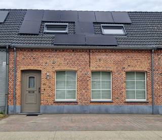 Ready to move in, very well maintained house located in Schriek, on the border with Putte.This house was completely renovated in 2006 with new...