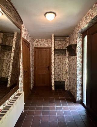 Deze karaktervolle open bebouwing bevindt zich op een prachtig en uitzonderlijk groen perceel, discreet achterin gelegen en omringd door rust...