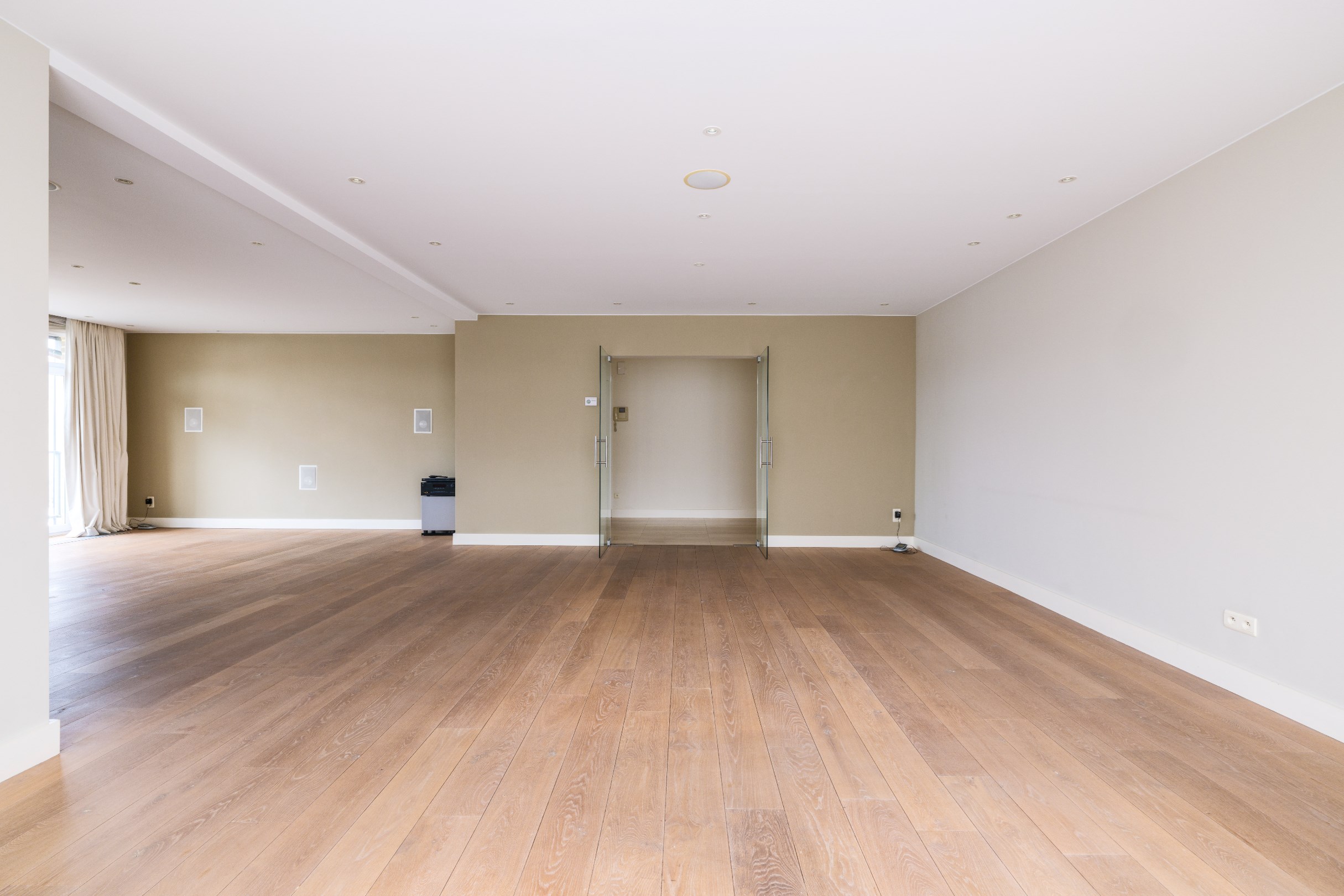 Topklasse appartement van ca 160m² op de 1ste verdieping met 2 slaapkamers en ondergrondse staanplaats - foto 3