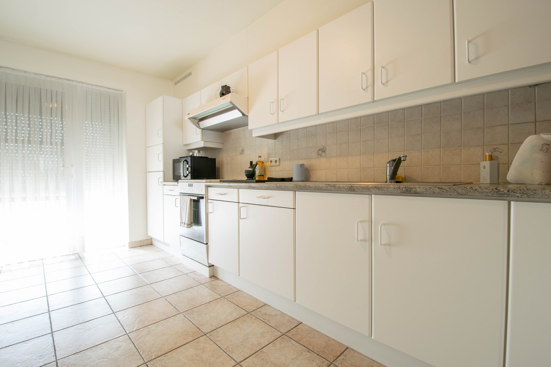 Ruim appartement met 2 slaapkamers en garage! - foto 5