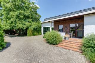 IN OPTIE: In een aangename woonwijk, in een doodlopende straat, vlakbij het centrum van Grobbendonk, vind je deze ruime woning op een perceel van...
