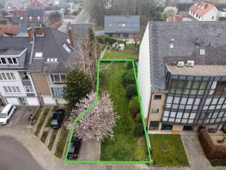 Immo Pické biedt U deze uiterst gunstig gelegen PROJECTGROND aan voor de bouw van een meergezinswoning volgend het gabarit van de...