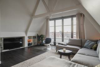 In de karaktervolle Wandelweg te Kortrijk bevindt zich dit unieke duplexappartement van 106m2 op de 2de en 3de verdieping. Het gebouw...