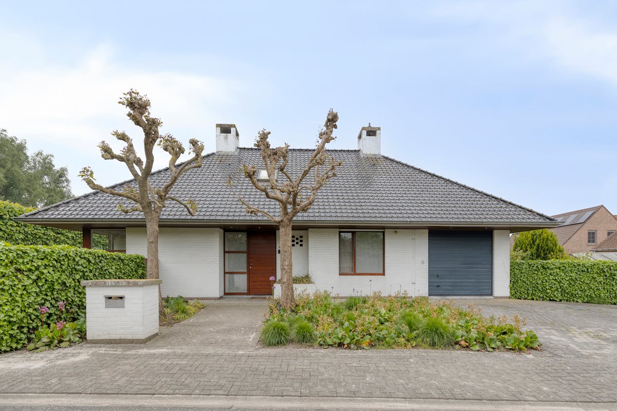 Deze ruime villa op een perceel van 636 m² in Oostrozebeke. - foto 2