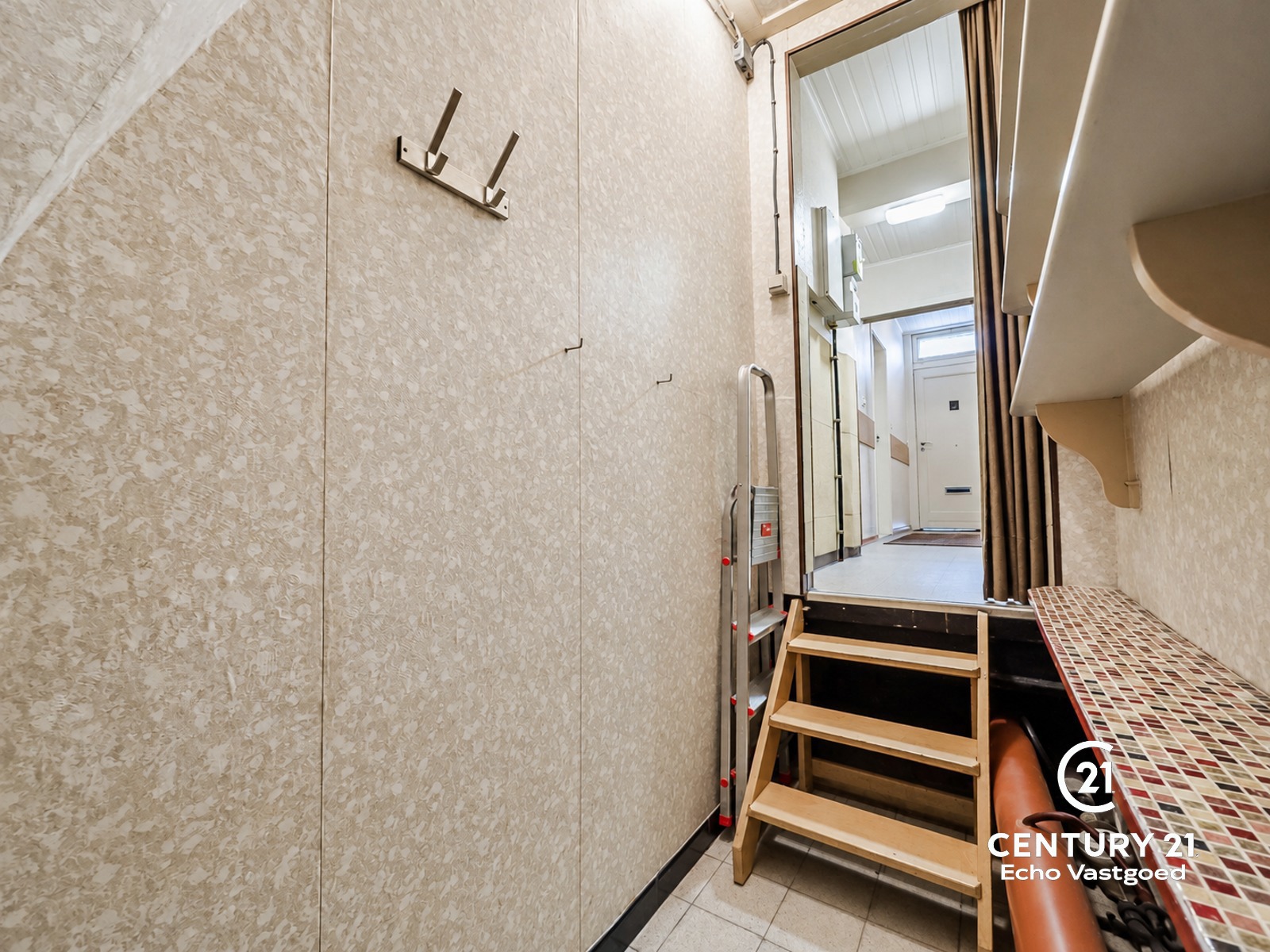 Charmante op te frissen woning met tuintje op topligging! - foto 4