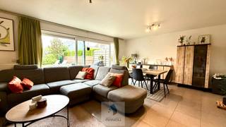Ontdek deze gezellige woning perfect voor wie op zoek is naar comfort en ruimte.De woning biedt een ruime inkomhal met apart toilet, een lichtrijke...